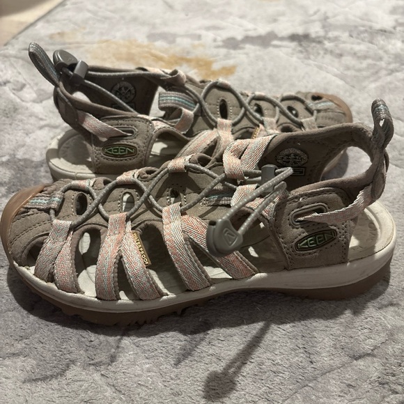 WOMEN'S KEEN WHISPER TAUPE/CORAL WATERPROOF HIKING/BEACH SANDAL SIZE 6 - Picture 8 of 8